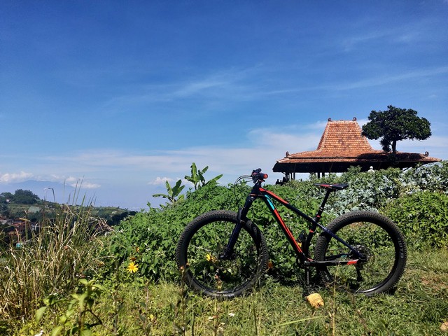 جبل كيراتون كليف باندونق , Keraton Cliff in Bandung