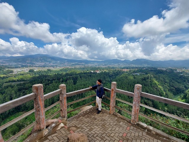 جبل كيراتون كليف باندونق , Keraton Cliff in Bandung
