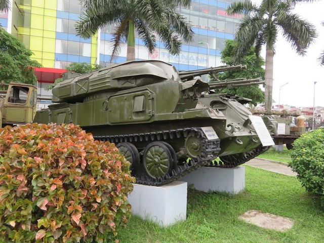 Air Force Museum Vietnam in
 Hanoi - متحف القوات الجوية فيتنام في هانوي