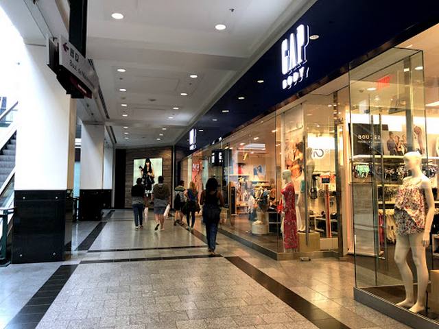 ايتون سنتر مول في مونتريال - Centre Eaton Montreal