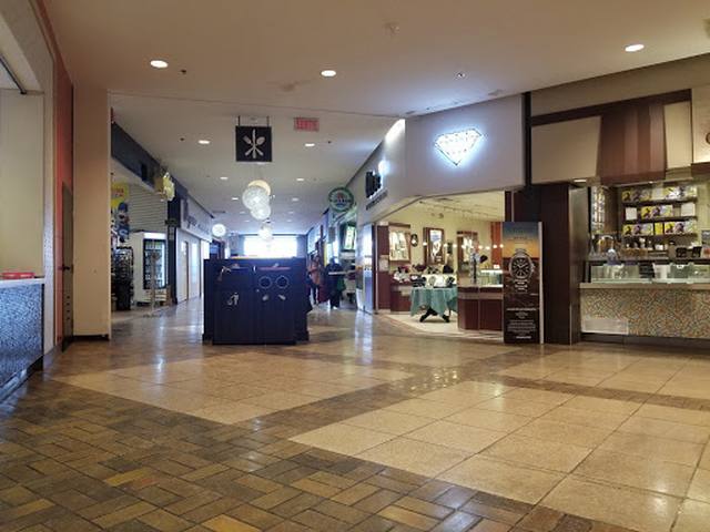 لو بوليفارد مول في مونتريال - Le Boulevard Shopping Centre