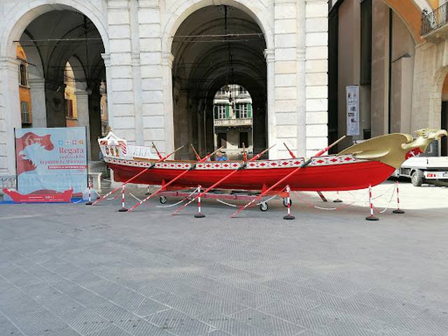 Logge dei Banchi Square Pisa
