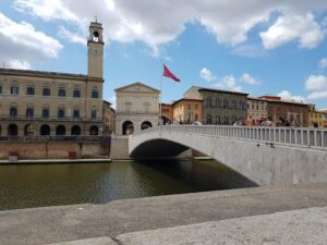 ساحة لوجيا دي بانشي بيزا - Logge dei Banchi Square Pisa