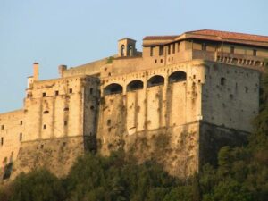 قلعة مالاسبينا بيزا - Malaspina Castle Pisa