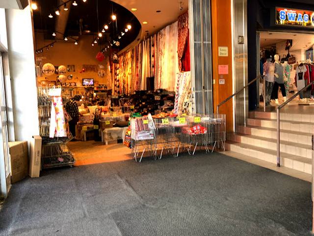 مول بلازا نيجيس في مونتريال - best shopping center in Montreal