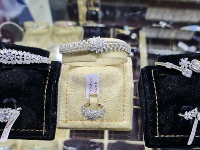 سوق مسجد بلال في المدينة المنورة
