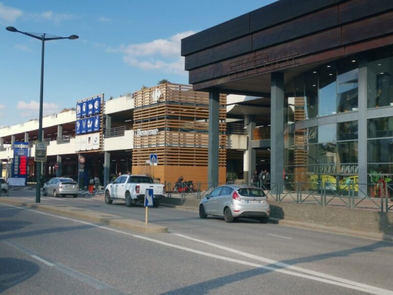 Centre Commercial Carrefour in Annecy