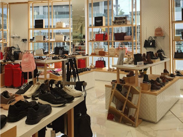 Plaza del Duque shopping center