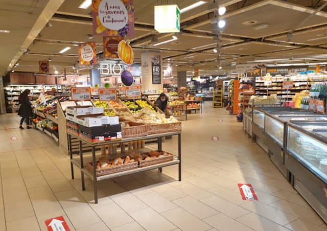 مول إيوكس فيفز في جنيف _ Eaux Vives Shopping Center Geneva