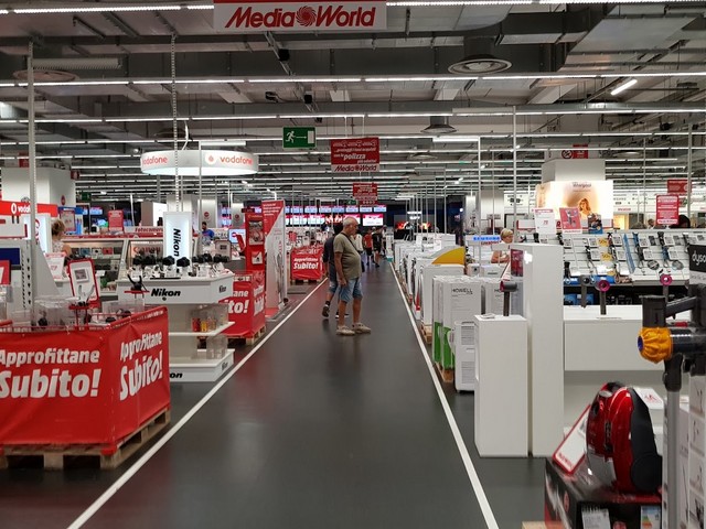 best-8-things-to-do-in-fiumara-shopping-center-genoa