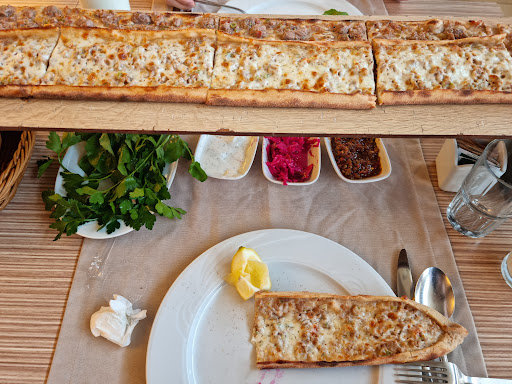 مطعم سيدار في انطاليا