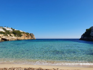 شاطئ سيستاني دين ماس جزر البليار - Sestany den Mas Beach Balearic Islands