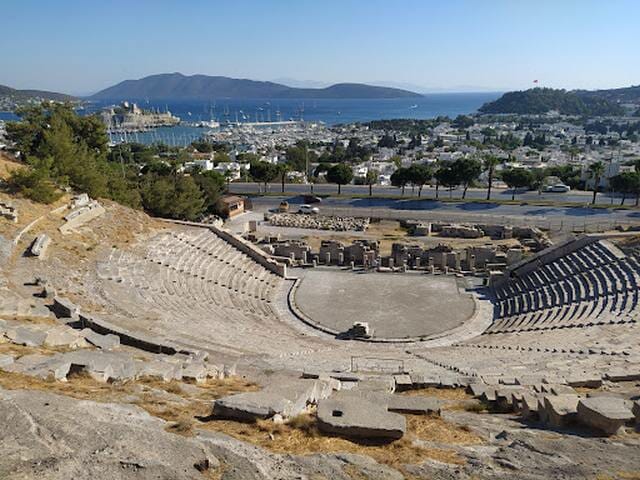 نصب تذكاري في -Monument at Halicarnassus Bodrum هاليكارناسوس بودروم