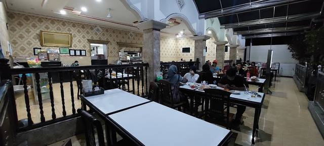مطعم المأكولات البحرية والسمك المشوي لومبوك