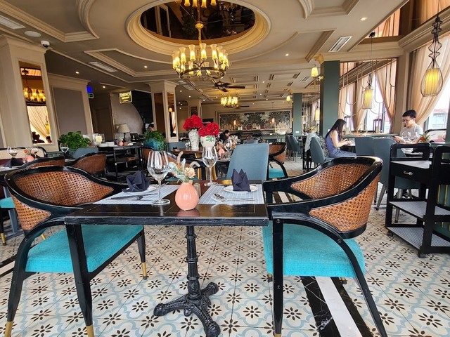 مطعم ايسنس هانوي