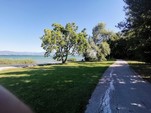 كورنيش بحيرة سيرموني - السياحة في سيرموني