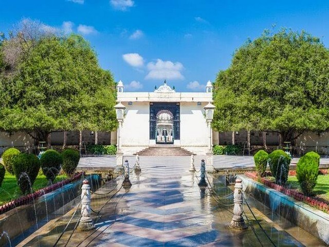حديقة ساهليون كي باري اودايبور