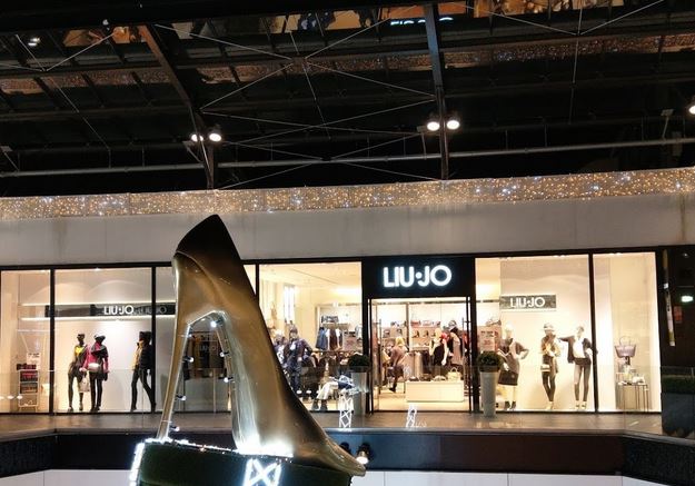 One Nation Mall Paris