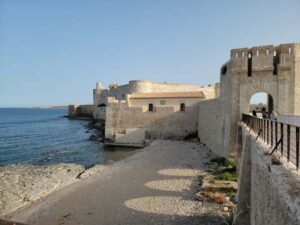 قلعة مانياتشي سيراكيوز - Castello Maniace Syracuse