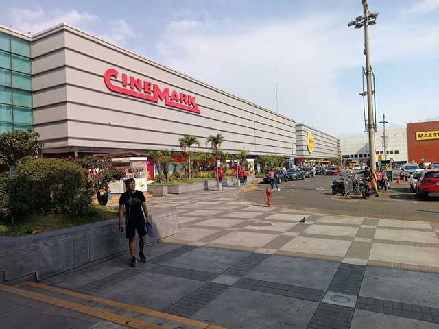 Plaza Lima Sur Shopping Center