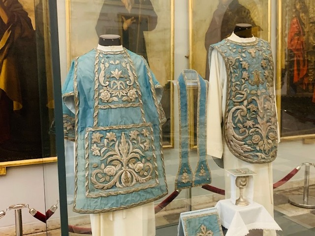 متحف سراديب الموتى دير سان فرانسيسكو