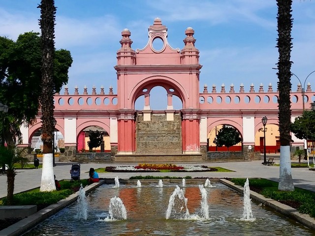 Paseo de Aguas Square in Lima