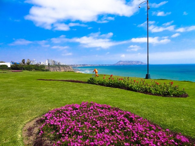 Redondo Corniche in Lima
