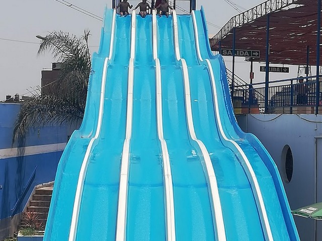Three Wheels Waterpark in Lima
