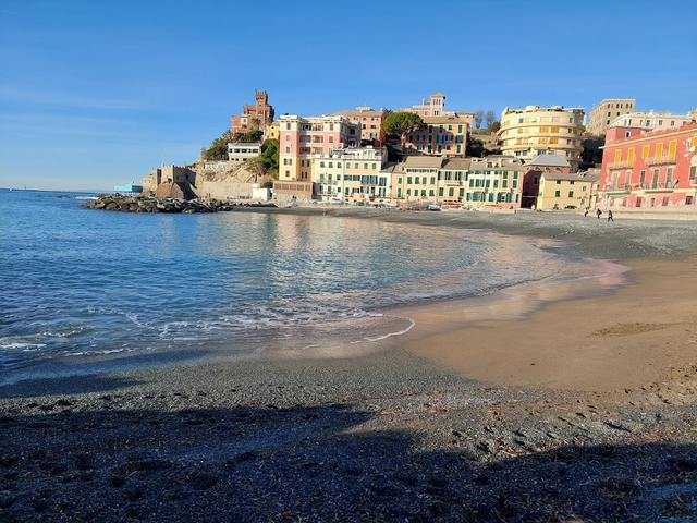 free beaches in Genoa
