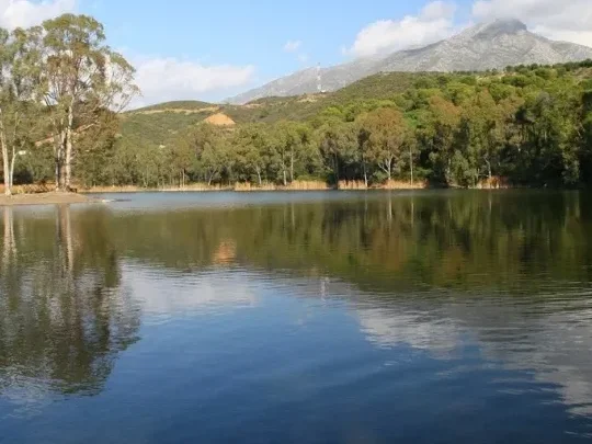 البحيرات في اسبانيا