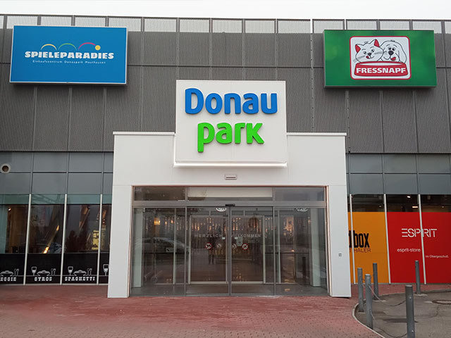 shopping malls in Linz