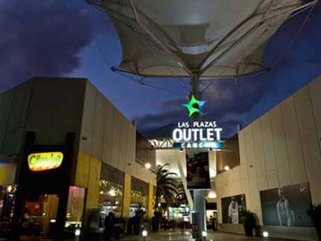 shopping center in Cancun Mexico
