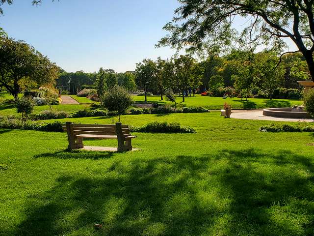 Lyndale Park Rose Garden in Minneapolis