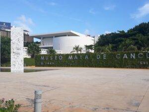 Museo Maya de Cancun y Zona Arqueologica de San Miguelito