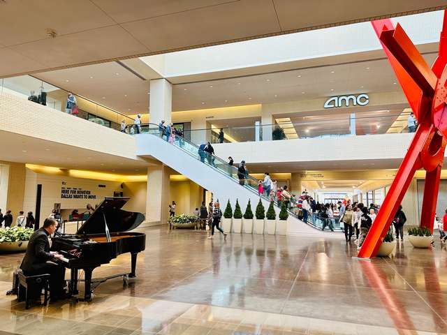 shopping malls in Dallas