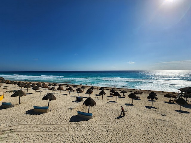 Playa Delfines Cancun