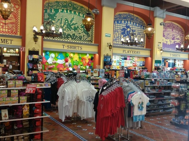 Centro Comercial Marina Puerto Cancun