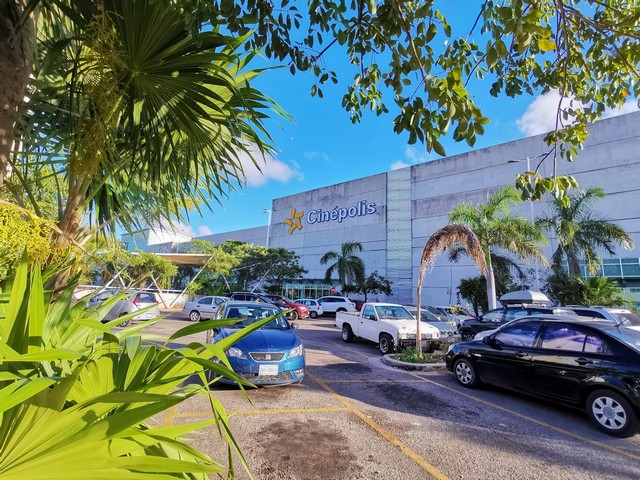 shopping malls in Cancun Mexico
