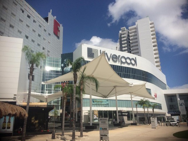 Cancun shopping malls