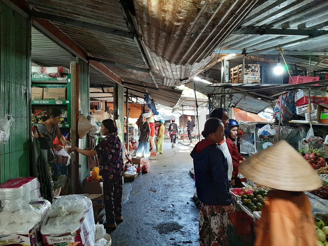 top markets in Hue
